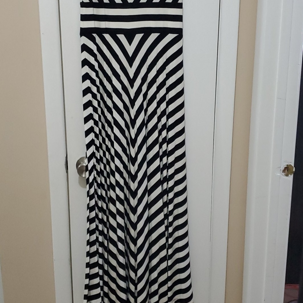 Kenneth Cole Small Maxi Dress - Picture 3 of 4